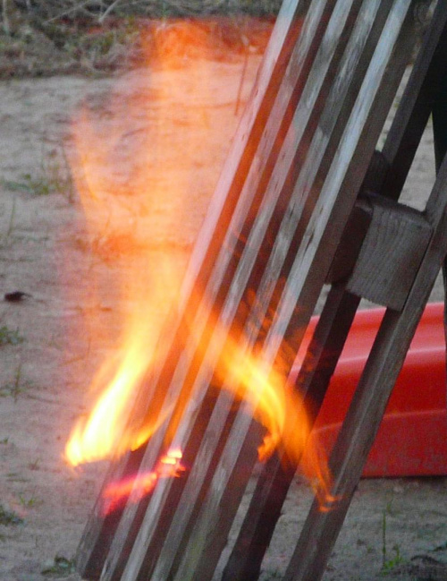 Płonąca paleta. #płomień