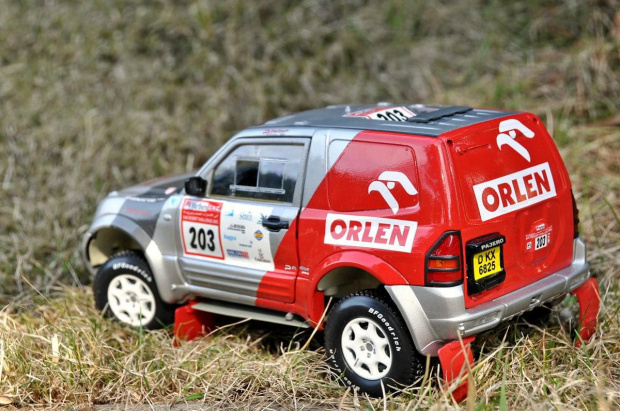 Mitsubishi Pajero #203 Komornicki/Marton Rajd Dubaju 2003 - 1:18 Solido