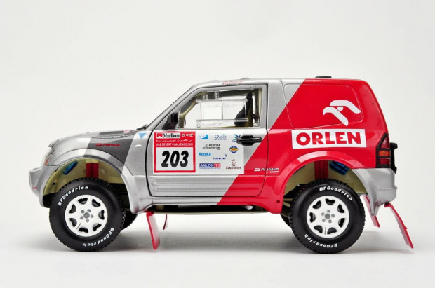 Mitsubishi Pajero #203 Komornicki/Marton Rajd Dubaju 2003 - 1:18 Solido