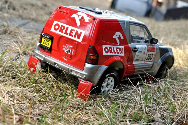 Mitsubishi Pajero #203 Komornicki/Marton Rajd Dubaju 2003 - 1:18 Solido