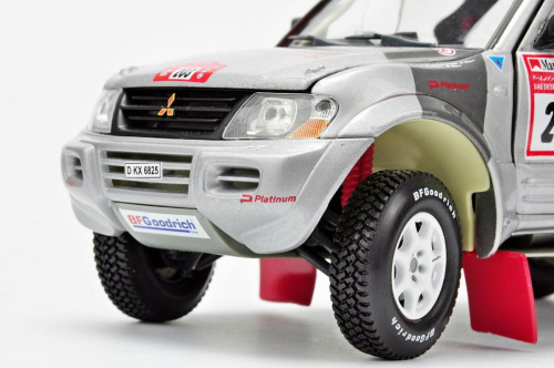 Mitsubishi Pajero #203 Komornicki/Marton Rajd Dubaju 2003 - 1:18 Solido