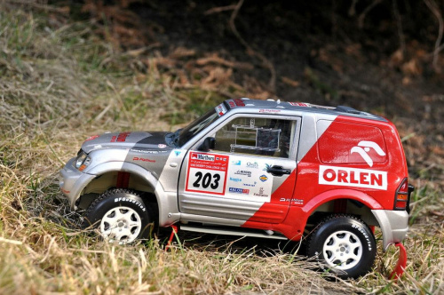 Mitsubishi Pajero #203 Komornicki/Marton Rajd Dubaju 2003 - 1:18 Solido