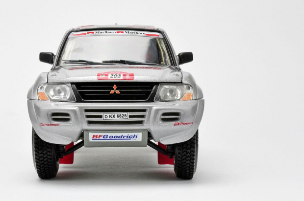 Mitsubishi Pajero #203 Komornicki/Marton Rajd Dubaju 2003 - 1:18 Solido