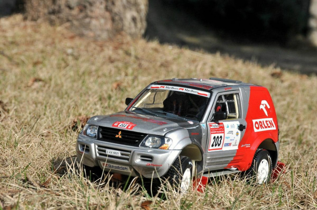 Mitsubishi Pajero #203 Komornicki/Marton Rajd Dubaju 2003 - 1:18 Solido