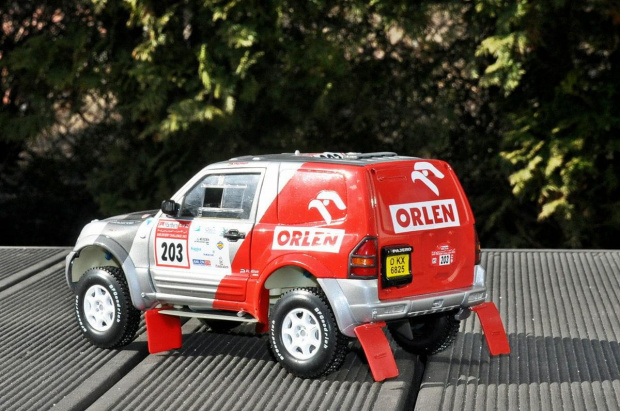 Mitsubishi Pajero #203 Komornicki/Marton Rajd Dubaju 2003 - 1:18 Solido