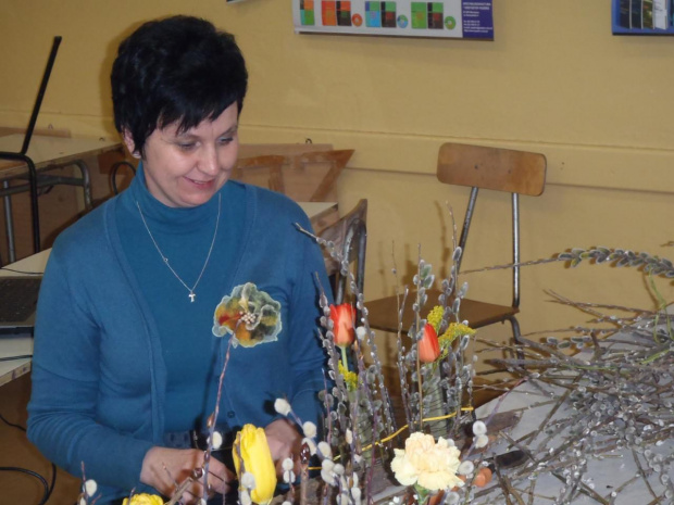 Kolejne zdjęcia z przygotowywania ozdób wielkanocnych wykonywanych przez słuchaczy Studium kształcącego w zawodzie florysta- udostępniła Renata Galas #Sobieszyn #Brzozowa