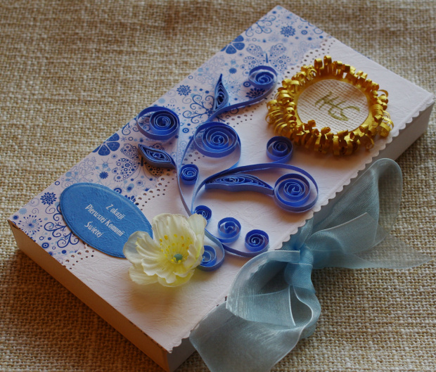 Pudełko na kartkę komunijną. #KartkaKomunia #PamiątkaRęcznieRobiona #quilling