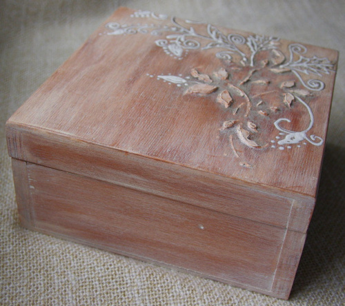 pudełko drewnianebielone z reliefami #PudełkaDoKartek #PudełkaOzdobne #RęcznieRobione
