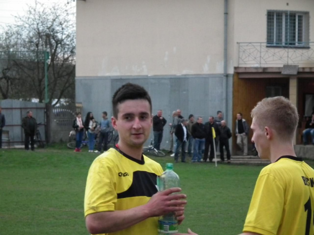 Beskid vs Książnice 22.04.2012
3:1 #beskid #żegocina #raba #książnice #piłka #nożna #mecz