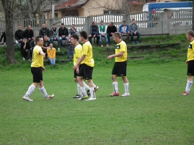 Beskid vs Książnice 22.04.2012
3:1 #beskid #żegocina #raba #książnice #piłka #nożna #mecz