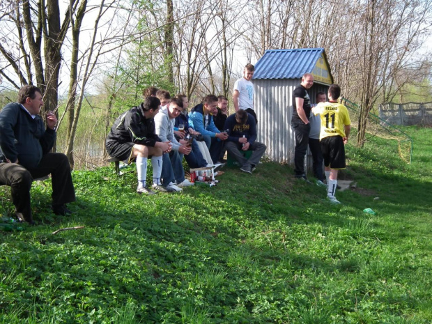 Beskid vs Książnice 22.04.2012
3:1 #beskid #żegocina #raba #książnice #piłka #nożna #mecz