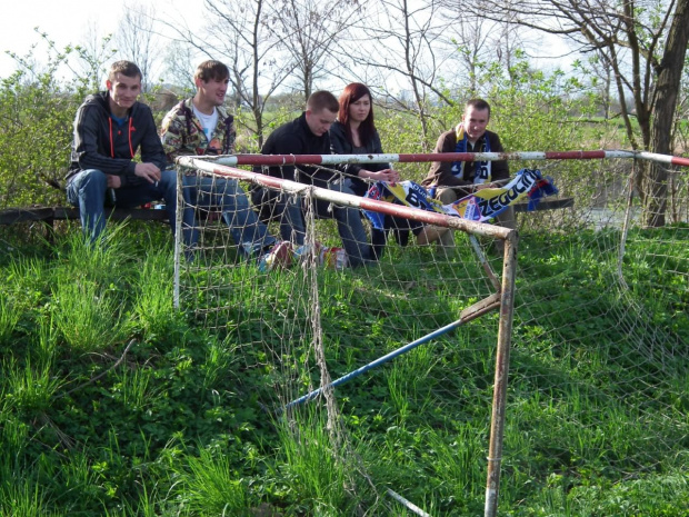 Beskid vs Książnice 22.04.2012
3:1 #beskid #żegocina #raba #książnice #piłka #nożna #mecz