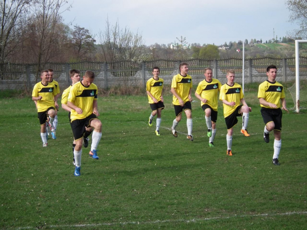 Beskid vs Książnice 22.04.2012
3:1 #beskid #żegocina #raba #książnice #piłka #nożna #mecz