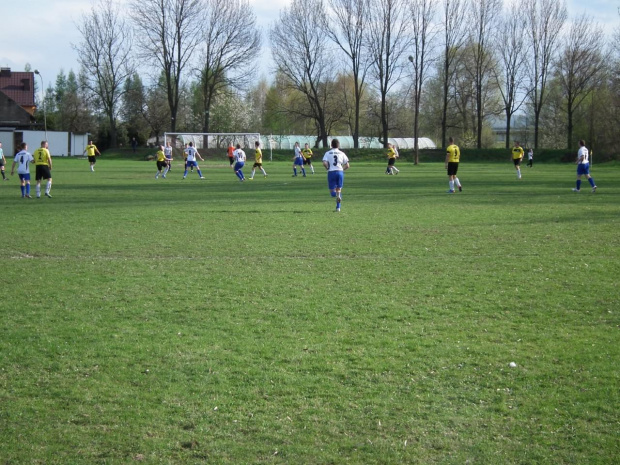 Beskid vs Książnice 22.04.2012
3:1 #beskid #żegocina #raba #książnice #piłka #nożna #mecz