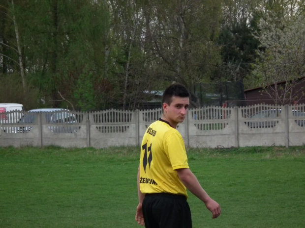 Beskid vs Książnice 22.04.2012
3:1 #beskid #żegocina #raba #książnice #piłka #nożna #mecz