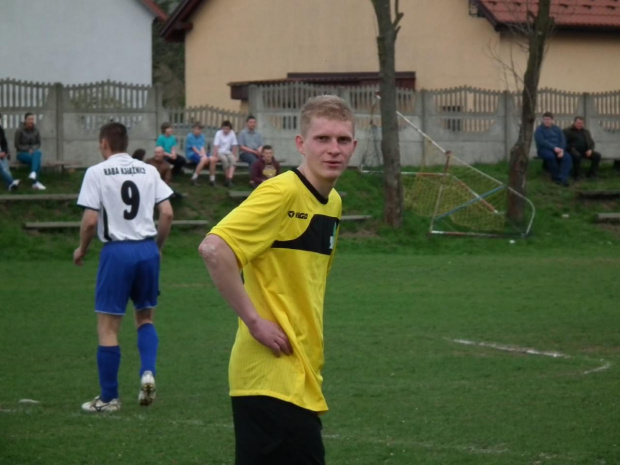 Beskid vs Książnice 22.04.2012
3:1 #beskid #żegocina #raba #książnice #piłka #nożna #mecz