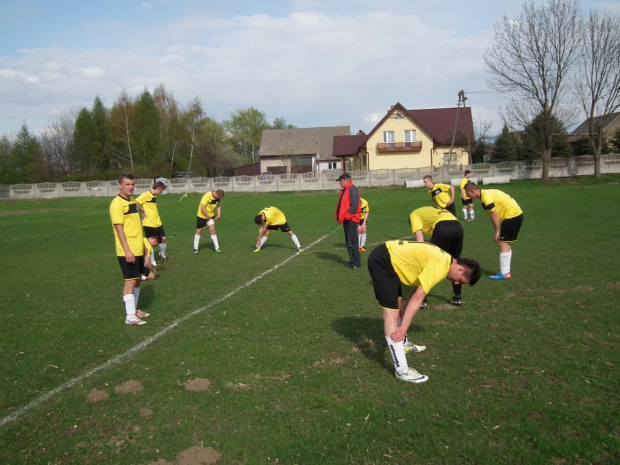 Beskid vs Książnice 22.04.2012
3:1 #beskid #żegocina #raba #książnice #piłka #nożna #mecz