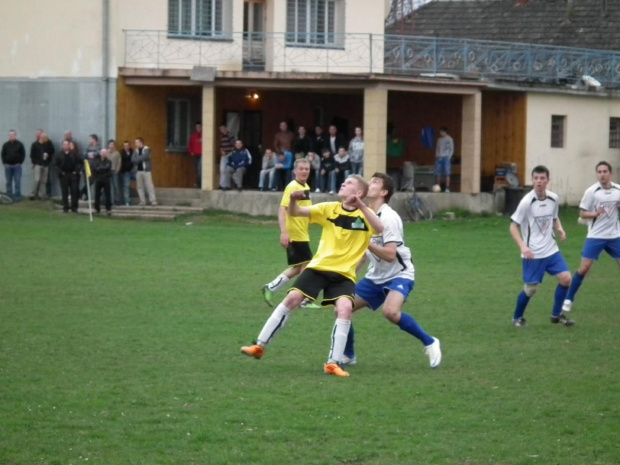 Beskid vs Książnice 22.04.2012
3:1 #beskid #żegocina #raba #książnice #piłka #nożna #mecz