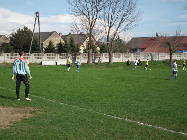 Beskid vs Książnice 22.04.2012
3:1 #beskid #żegocina #raba #książnice #piłka #nożna #mecz