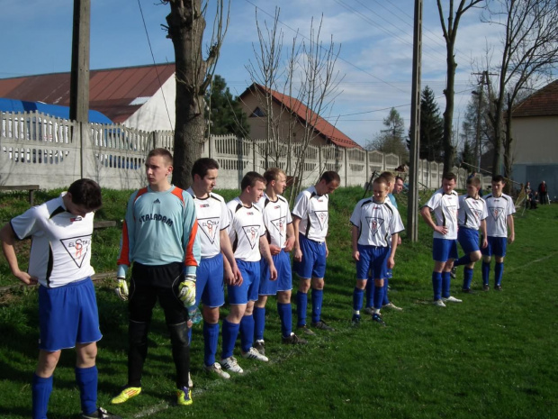 Beskid vs Książnice 22.04.2012
3:1 #beskid #żegocina #raba #książnice #piłka #nożna #mecz