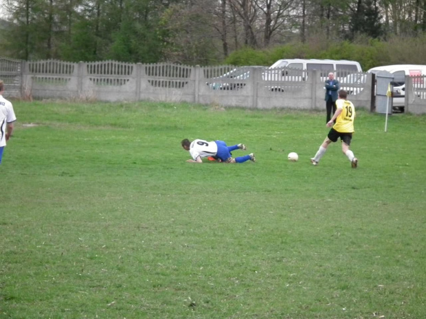 Beskid vs Książnice 22.04.2012
3:1 #beskid #żegocina #raba #książnice #piłka #nożna #mecz