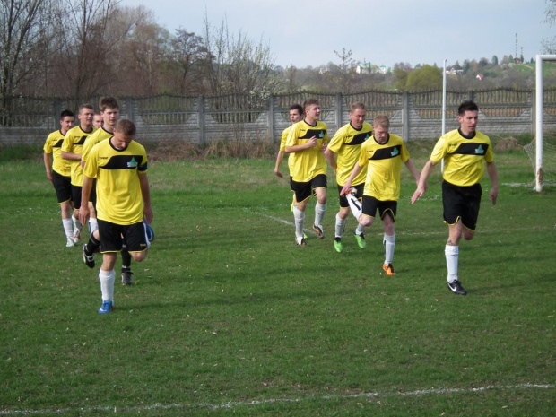 Beskid vs Książnice 22.04.2012
3:1 #beskid #żegocina #raba #książnice #piłka #nożna #mecz