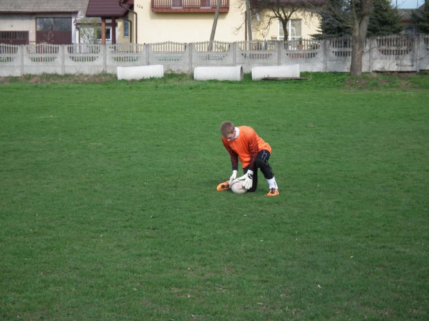 Beskid vs Książnice 22.04.2012
3:1 #beskid #żegocina #raba #książnice #piłka #nożna #mecz