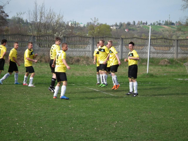 Beskid vs Książnice 22.04.2012
3:1 #beskid #żegocina #raba #książnice #piłka #nożna #mecz