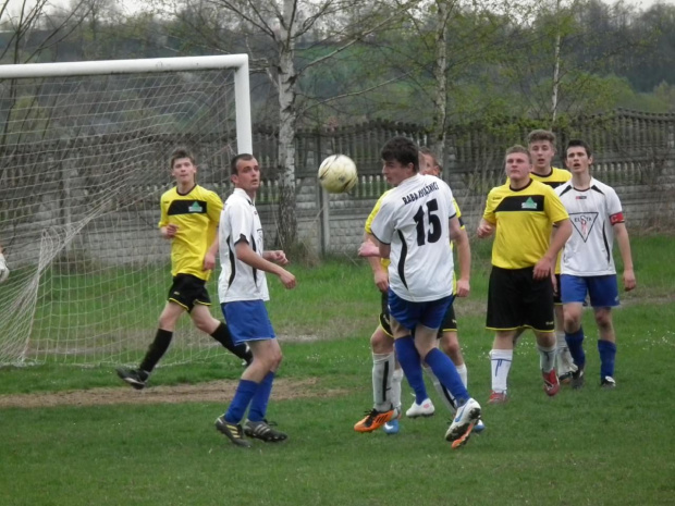 Beskid vs Książnice 22.04.2012
3:1 #beskid #żegocina #raba #książnice #piłka #nożna #mecz