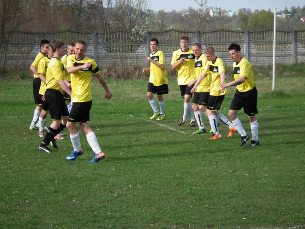 Beskid vs Książnice 22.04.2012
3:1 #beskid #żegocina #raba #książnice #piłka #nożna #mecz