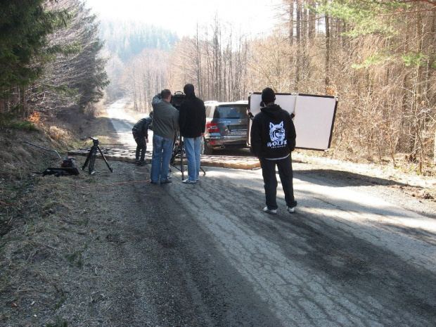 Postój w lesie.. z powodu pracy ekipy filmowej na leśnej drodze.