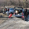 Rano ładujemy się do samochodów.