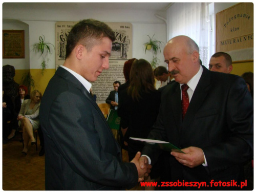 "Teraz idź, niech Cię wiedzie życia nić... " czyli pożegnanie maturzystów w Zespole Szkół w Sobieszynie-Brzozowej #Sobieszyn #Brzozowa