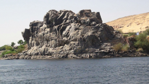 Asuan - Granitowa skała pośrdku Nilu #Asuan #Egipt #Katarakta #Nil #Skała