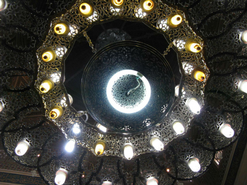 Asuan - Żyrandol w Meczecie #Asuan #Egipt #Meczet