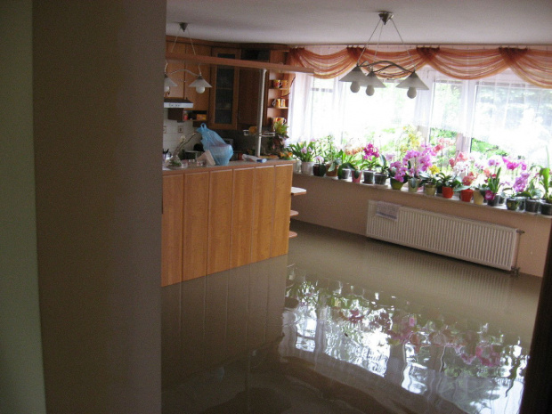 Godz. 15:33, w jadalni i kuchni #Powódź2010 #Wisła