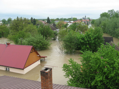 Godz. 11:37, widok z dachu domu #Powódź2010 #Wisła