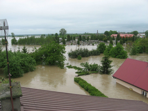 Godz. 11:37, widok z dachu domu #Powódź2010 #Wisła
