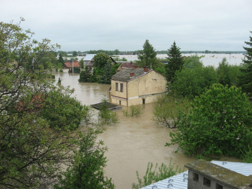 Godz. 11:38, widok z dachu domu #Powódź2010 #Wisła