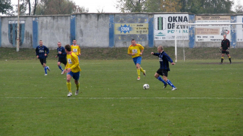 JKS Jarosław - Pogoń Leżajsk (1:4), 22.10.2011 r. - IV liga podkarpacka #IVLiga #jarosław #JKS #JKSJarosław #lezajsk #lezajsktm #leżajsk #PiłkaNożna #pogon #pogoń #PogońLeżajsk #seniorzy #sport