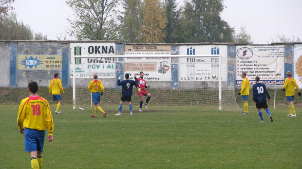 JKS Jarosław - Pogoń Leżajsk (1:4), 22.10.2011 r. - IV liga podkarpacka #IVLiga #jarosław #JKS #JKSJarosław #lezajsk #lezajsktm #leżajsk #PiłkaNożna #pogon #pogoń #PogońLeżajsk #seniorzy #sport