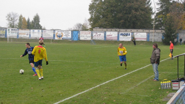 JKS Jarosław - Pogoń Leżajsk (1:4), 22.10.2011 r. - IV liga podkarpacka #IVLiga #jarosław #JKS #JKSJarosław #lezajsk #lezajsktm #leżajsk #PiłkaNożna #pogon #pogoń #PogońLeżajsk #seniorzy #sport