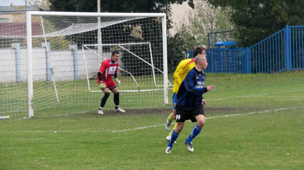 JKS Jarosław - Pogoń Leżajsk (1:4), 22.10.2011 r. - IV liga podkarpacka #IVLiga #jarosław #JKS #JKSJarosław #lezajsk #lezajsktm #leżajsk #PiłkaNożna #pogon #pogoń #PogońLeżajsk #seniorzy #sport