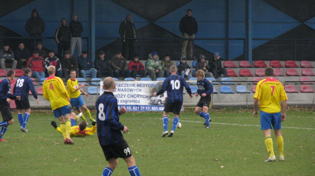 JKS Jarosław - Pogoń Leżajsk (1:4), 22.10.2011 r. - IV liga podkarpacka #IVLiga #jarosław #JKS #JKSJarosław #lezajsk #lezajsktm #leżajsk #PiłkaNożna #pogon #pogoń #PogońLeżajsk #seniorzy #sport