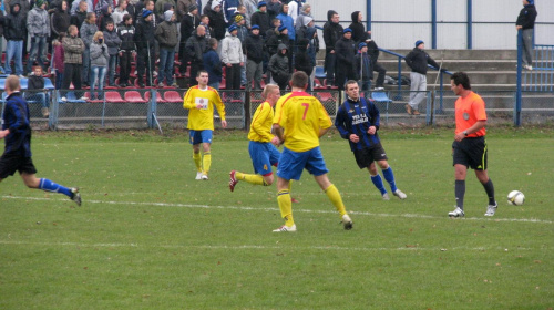 JKS Jarosław - Pogoń Leżajsk (1:4), 22.10.2011 r. - IV liga podkarpacka #IVLiga #jarosław #JKS #JKSJarosław #lezajsk #lezajsktm #leżajsk #PiłkaNożna #pogon #pogoń #PogońLeżajsk #seniorzy #sport