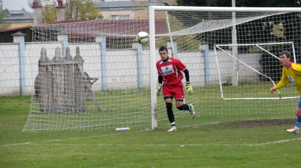 JKS Jarosław - Pogoń Leżajsk (1:4), 22.10.2011 r. - IV liga podkarpacka #IVLiga #jarosław #JKS #JKSJarosław #lezajsk #lezajsktm #leżajsk #PiłkaNożna #pogon #pogoń #PogońLeżajsk #seniorzy #sport