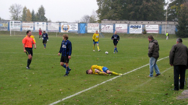 JKS Jarosław - Pogoń Leżajsk (1:4), 22.10.2011 r. - IV liga podkarpacka #IVLiga #jarosław #JKS #JKSJarosław #lezajsk #lezajsktm #leżajsk #PiłkaNożna #pogon #pogoń #PogońLeżajsk #seniorzy #sport