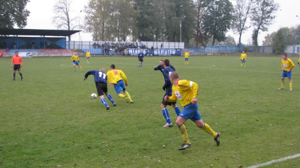 JKS Jarosław - Pogoń Leżajsk (1:4), 22.10.2011 r. - IV liga podkarpacka #IVLiga #jarosław #JKS #JKSJarosław #lezajsk #lezajsktm #leżajsk #PiłkaNożna #pogon #pogoń #PogońLeżajsk #seniorzy #sport