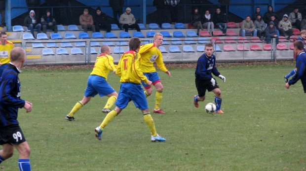 JKS Jarosław - Pogoń Leżajsk (1:4), 22.10.2011 r. - IV liga podkarpacka #IVLiga #jarosław #JKS #JKSJarosław #lezajsk #lezajsktm #leżajsk #PiłkaNożna #pogon #pogoń #PogońLeżajsk #seniorzy #sport