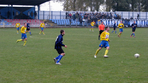 JKS Jarosław - Pogoń Leżajsk (1:4), 22.10.2011 r. - IV liga podkarpacka #IVLiga #jarosław #JKS #JKSJarosław #lezajsk #lezajsktm #leżajsk #PiłkaNożna #pogon #pogoń #PogońLeżajsk #seniorzy #sport